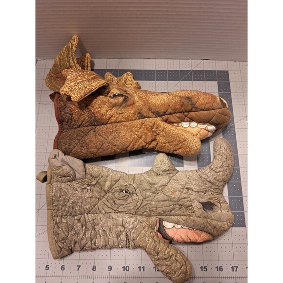 VIintage SARI Fabrics Novelty Dinosaur  potholder Oven Mitt Glove - Picture 1 of 6